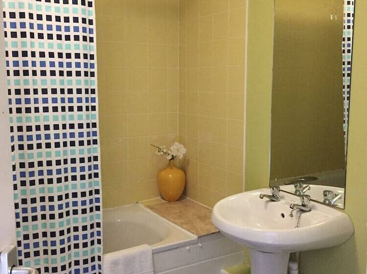 스탠다드 룸, Cefn Mably