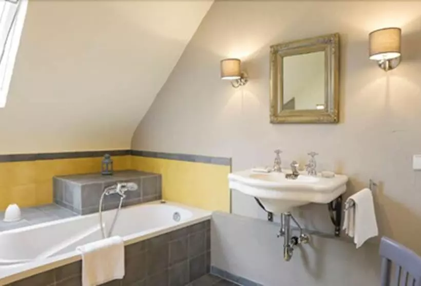 Standard Yhden Hengen Huone, De Charme Zum Schiff