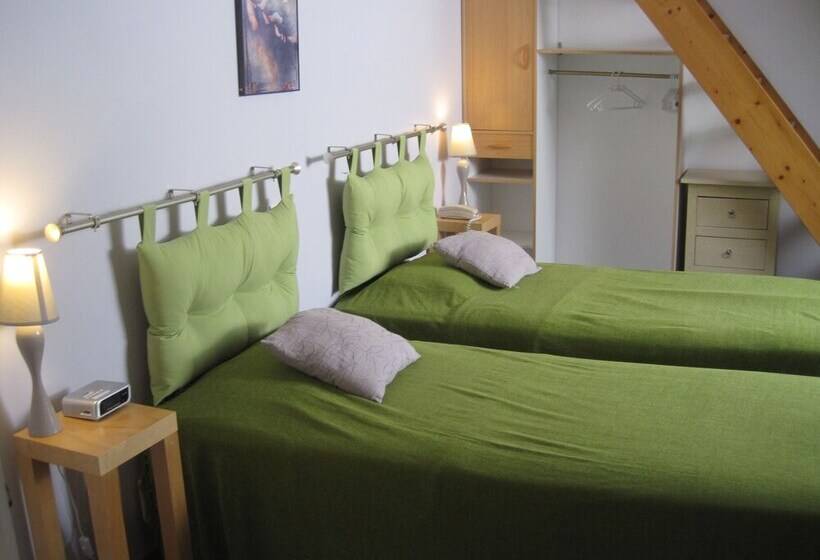 Номер Стандарт Трехместный, Hôtel Restaurant Le Mûrier De Viels   Grand Figeac