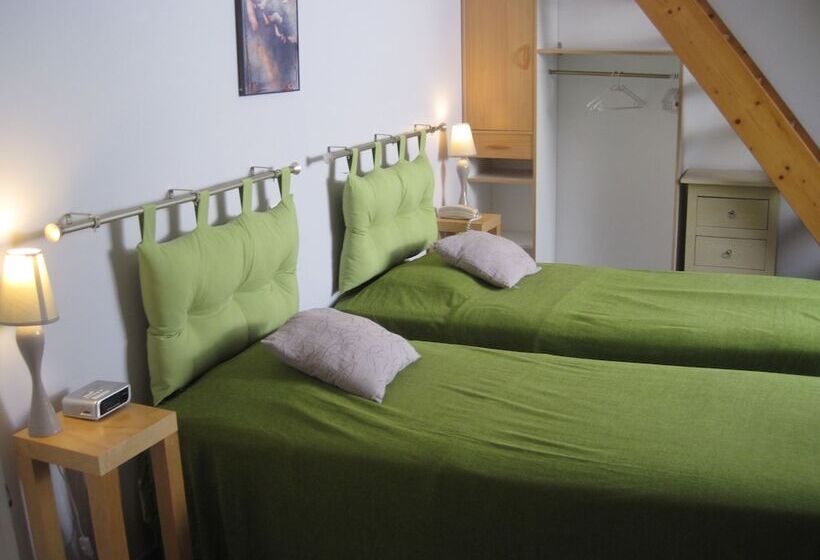 Номер Стандарт Трехместный, Hôtel Restaurant Le Mûrier De Viels   Grand Figeac