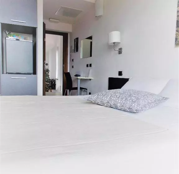 エコノミールーム, La Locanda