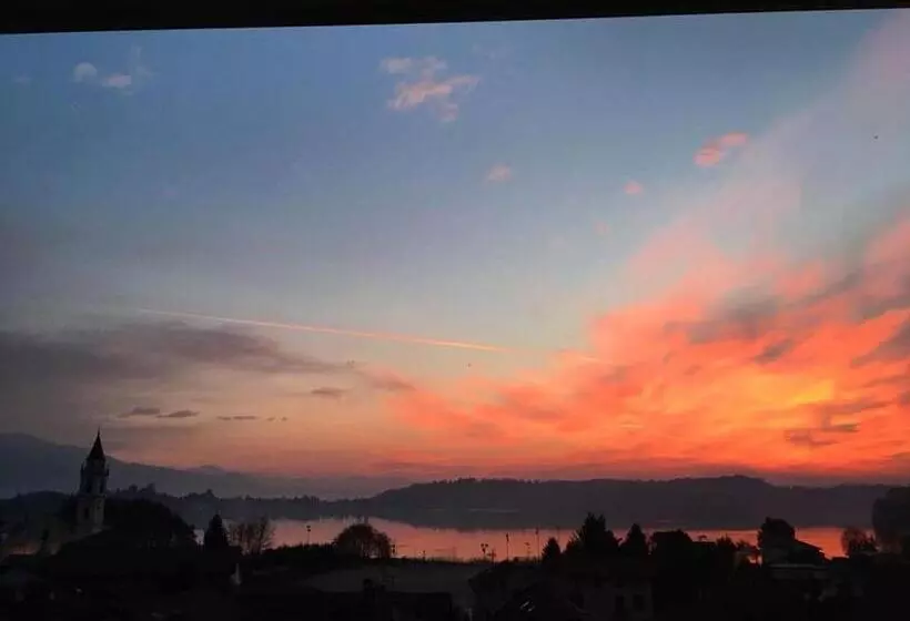 Suite with lake view, La Locanda