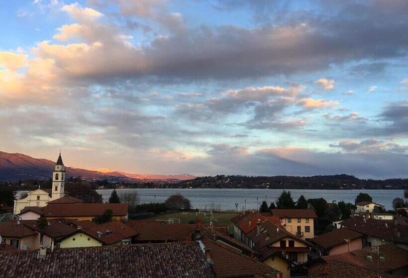 Suite with lake view, La Locanda