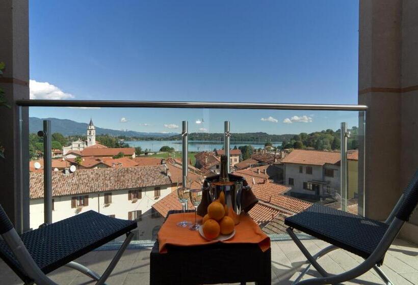 Suite with lake view, La Locanda