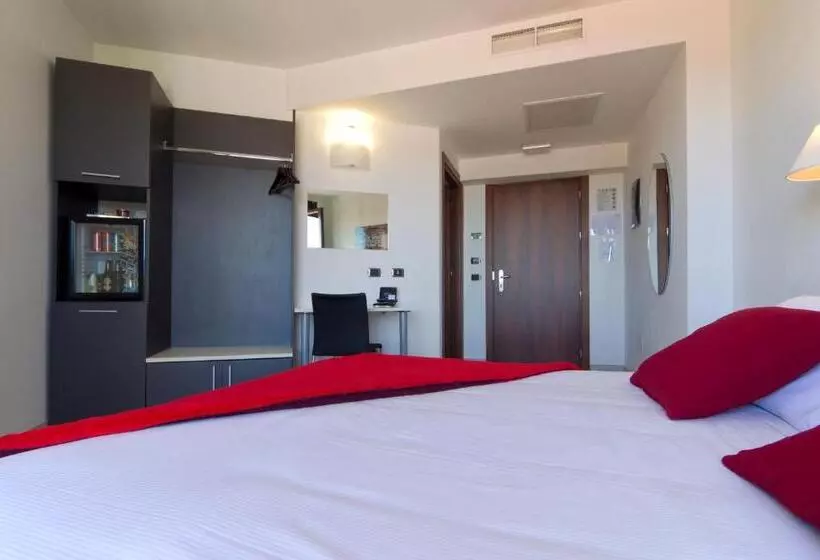 Suite with lake view, La Locanda