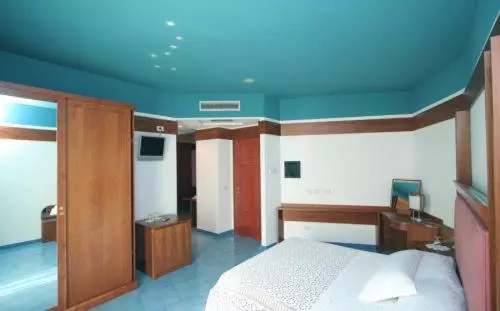 اتاق استاندارد با تراس و چشم‌انداز دریا, Lo Scoglio