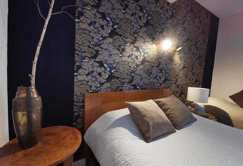 חדר סטנדרט לשלושה, Logis Hotel Restaurant La Barguillere