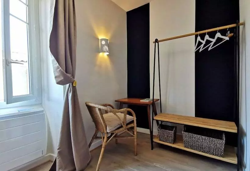 スタンダードトリプルルーム, Logis Hotel Restaurant La Barguillere