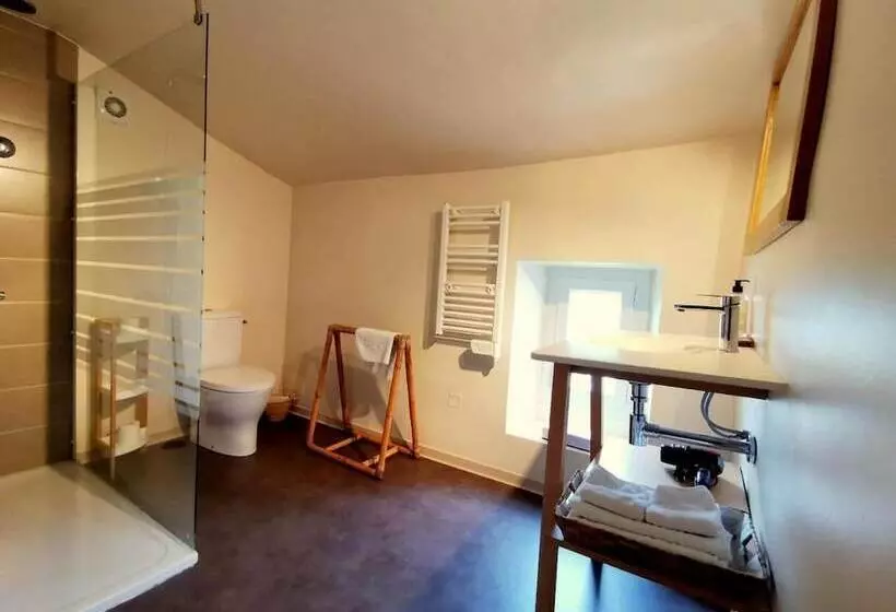 スタンダード４人部屋, Logis Hotel Restaurant La Barguillere