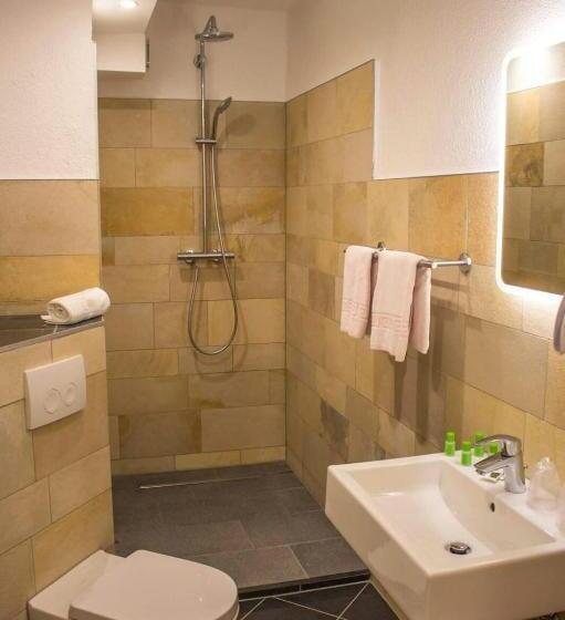 标准三人间, Raffelsteiner Hof Garni