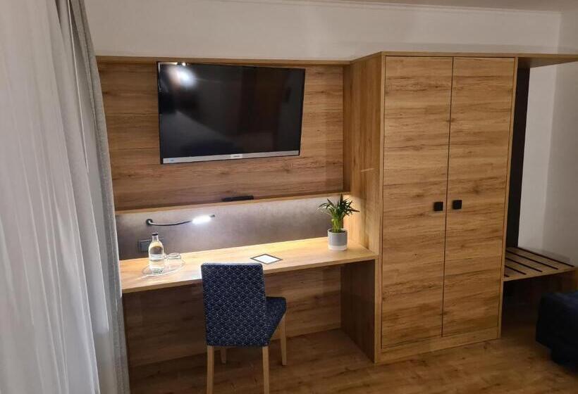Апартаменты 1 Спальня с Балконом, Raffelsteiner Hof Garni