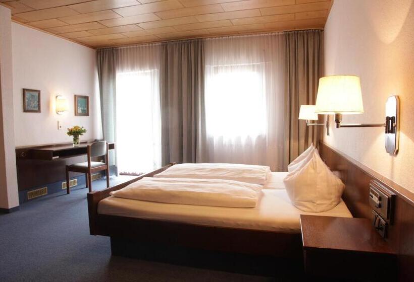 חדר סטנדרט לשלושה, Restaurant Zum Kirschbaum