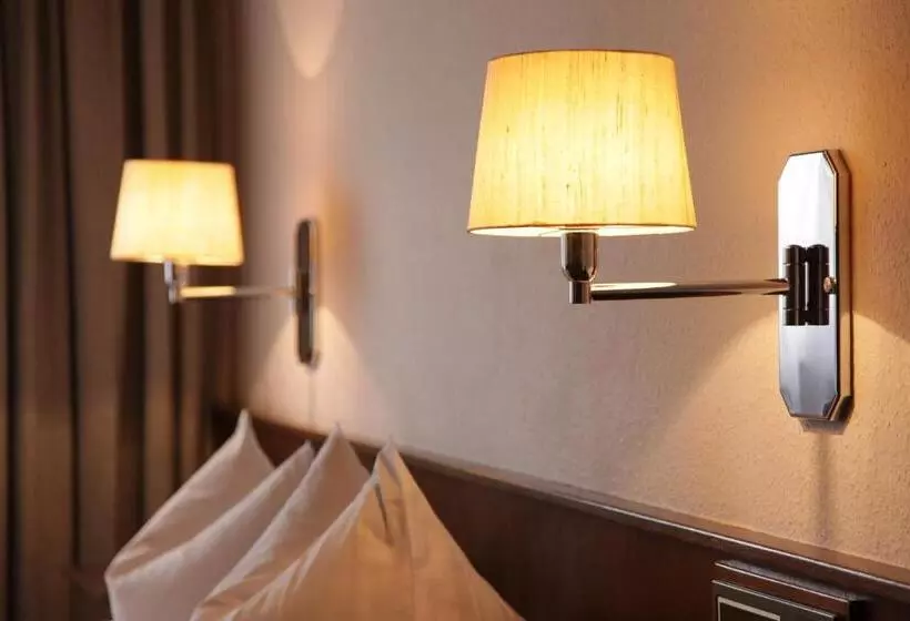 Standard Quadruple Room, Restaurant Zum Kirschbaum