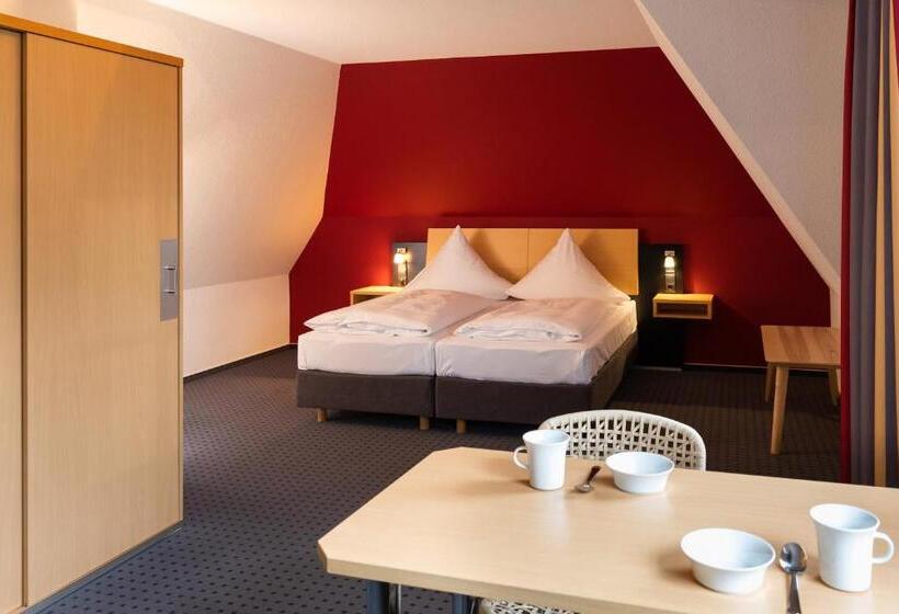 Номер Стандарт, Tiemanns Boardinghouse