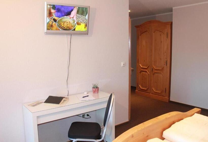 舒适三人间, Landhaus Hotel Göke