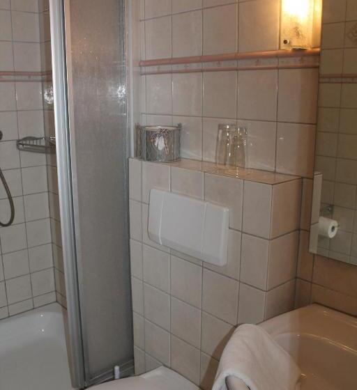 舒适三人间, Landhaus Hotel Göke