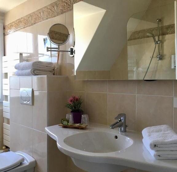 חדר סופריור, Logis Hotel Le Relais De La Poste Restaurant Le Fil Du Temps