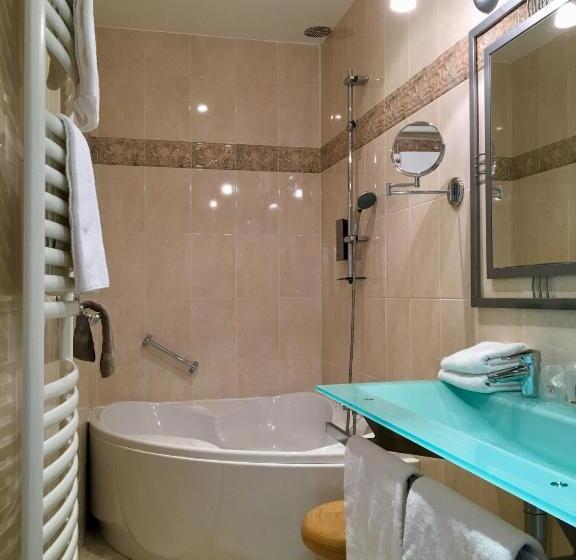 חדר משפחתי, Logis Hotel Le Relais De La Poste Restaurant Le Fil Du Temps