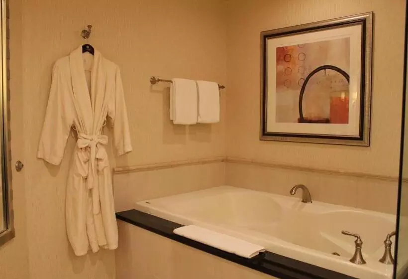 ジュニアスイート, Luxury Suites International At The Signature