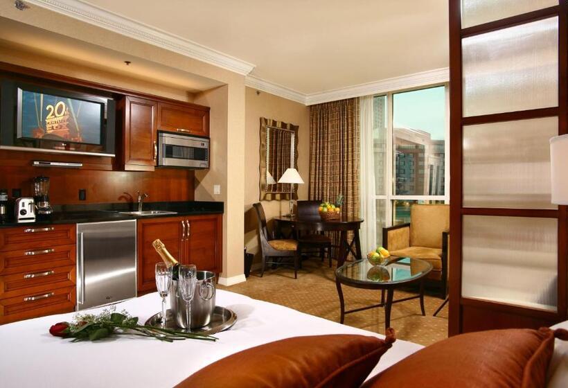 سوییت جونیور, Luxury Suites International At The Signature