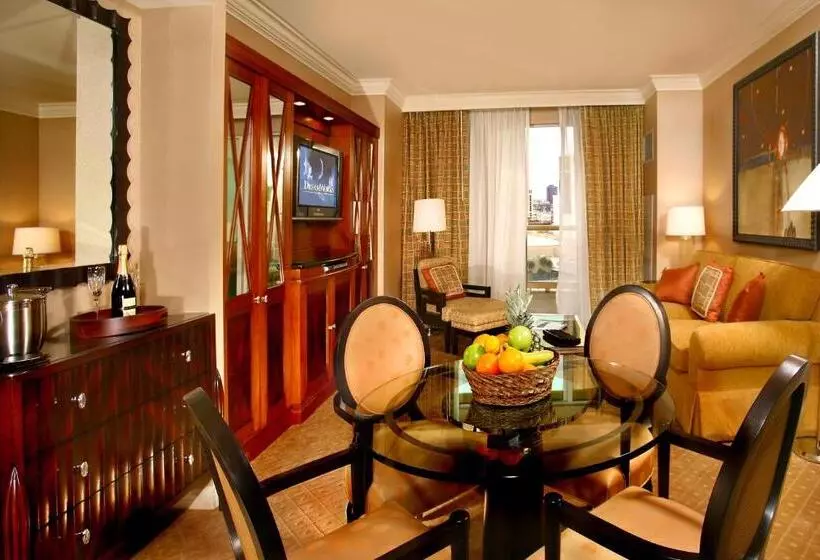 スイート, Luxury Suites International At The Signature