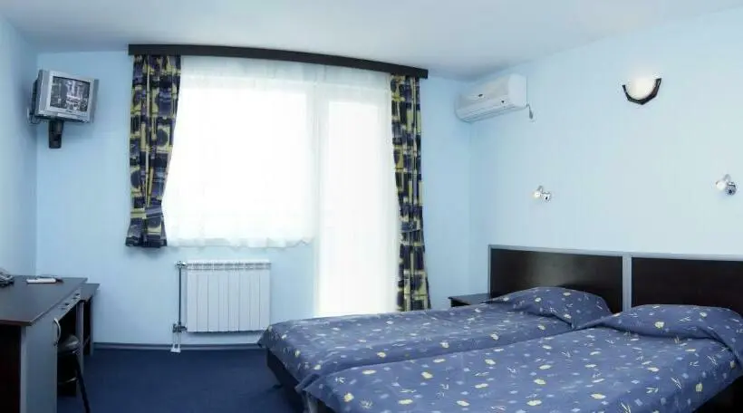Standard Kolmen Hengen Huone Parveke, Family Hotel Gery