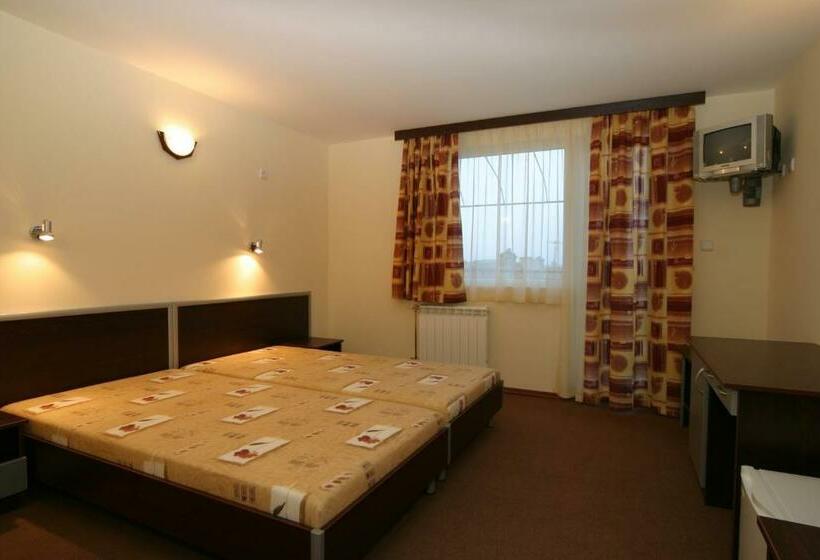 주니어 스위트 풀장 전망, Family Hotel Gery