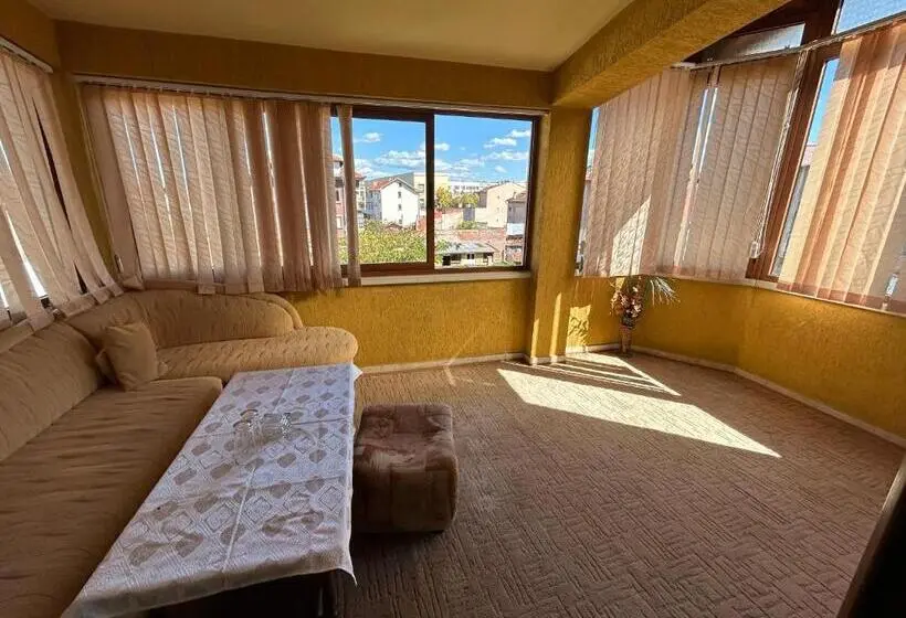 Deluxe Zimmer, Rade 2