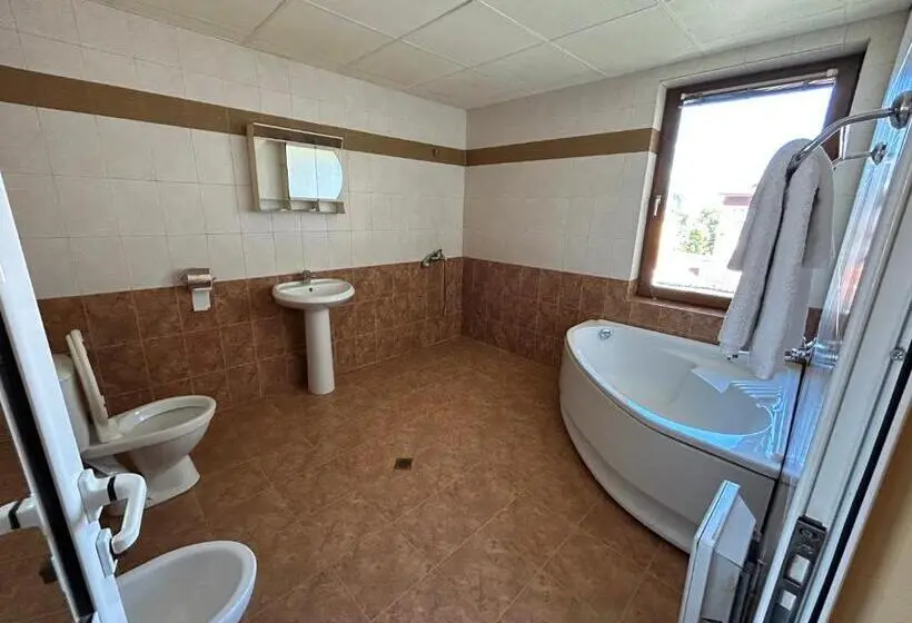 Deluxe Zimmer, Rade 2
