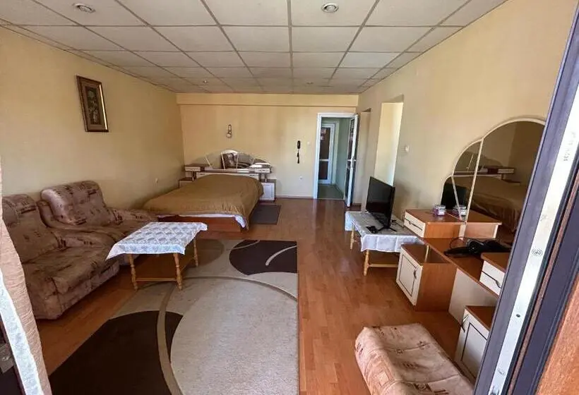 Deluxe Zimmer, Rade 2