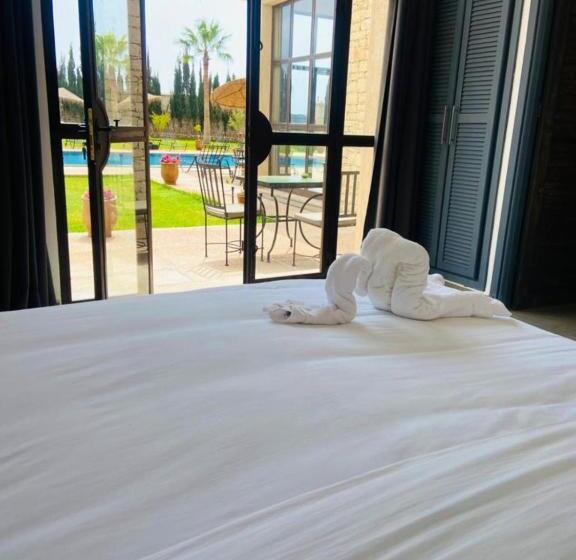 اتاق استاندارد با چشم‌انداز استخر, Dar Ayman Essaouira