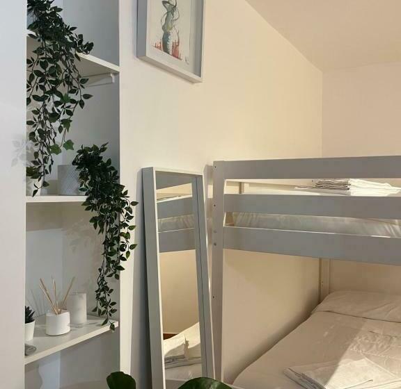 اتاق لوکس چهار تخته, Atrium Boutique