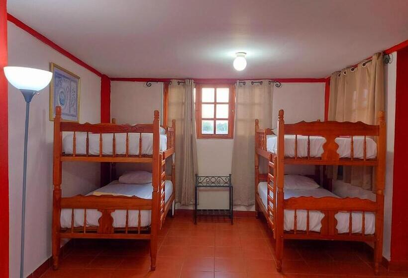 اتاق خانوادگی با چشم‌انداز کوه, Hostal Lolita S Boutique