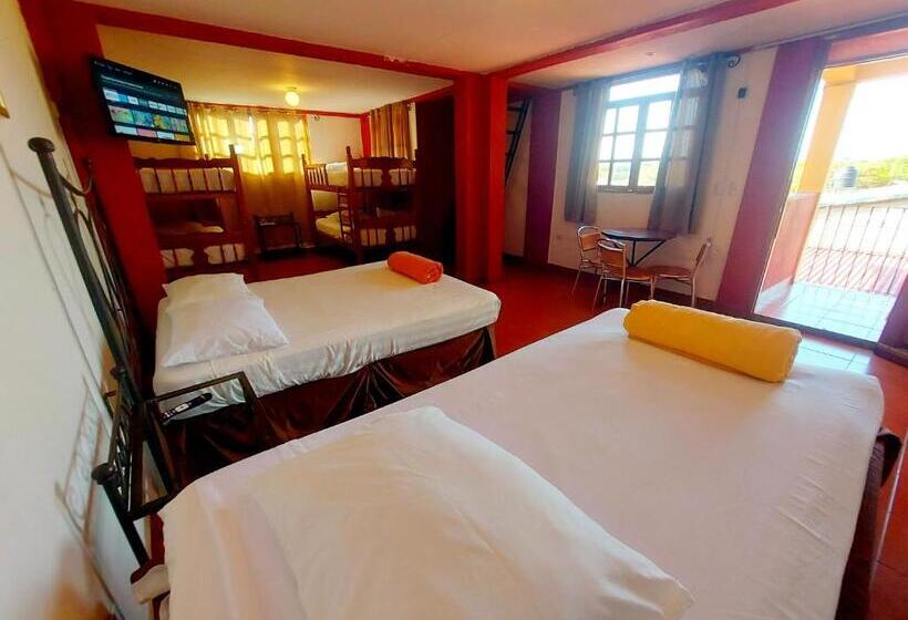اتاق خانوادگی با چشم‌انداز کوه, Hostal Lolita S Boutique