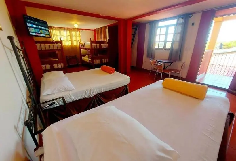 اتاق خانوادگی با چشمانداز کوه, Hostal Lolas Boutique