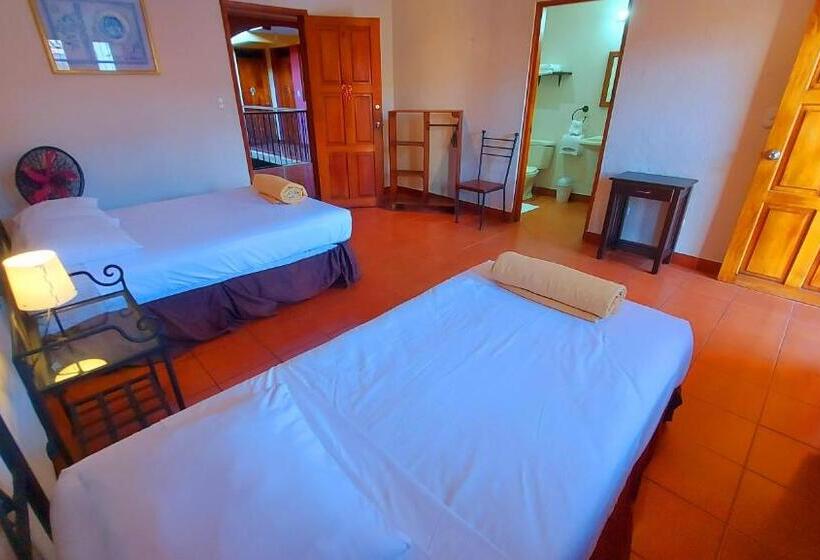 Economy Triple Room, Hostal Lolita S Boutique
