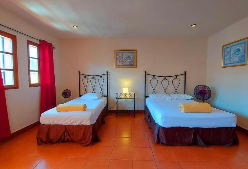 Economy Triple Room, Hostal Lolita S Boutique