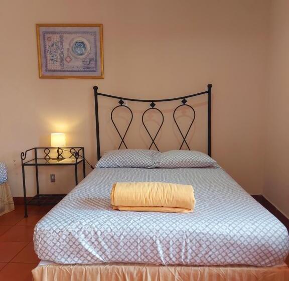 اتاق استاندارد چهارنفره با بالکن, Hostal Lolita S Boutique