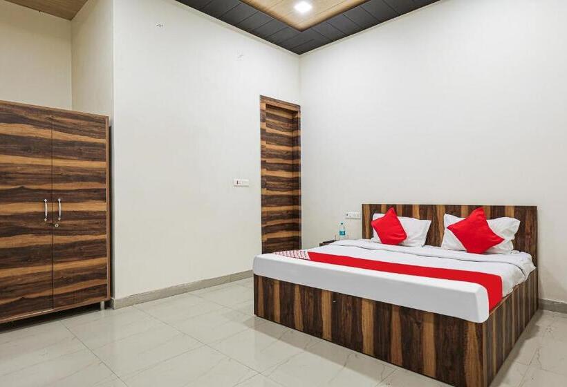 トリプルクラシックルーム, Oyo Flagship 86725 Chauhan