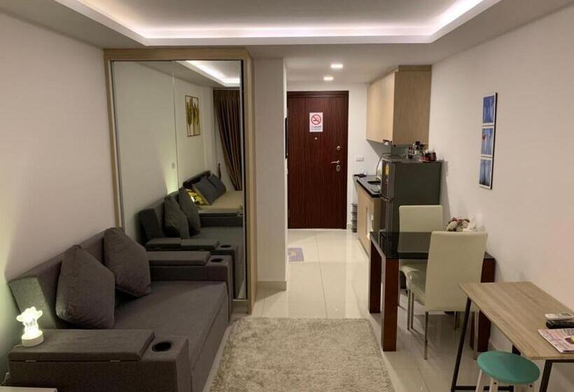 스탠다드 스튜디오 풀장 전망, Laguna Beach Condo Resort 3 Maldives Pattaya Pool View ลากูน่า บีช คอนโด รีสอร์ต 3 พัทยา