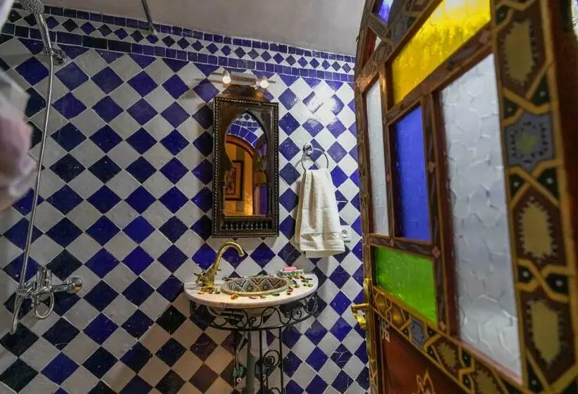 اتاق لوکس, Riad Noha