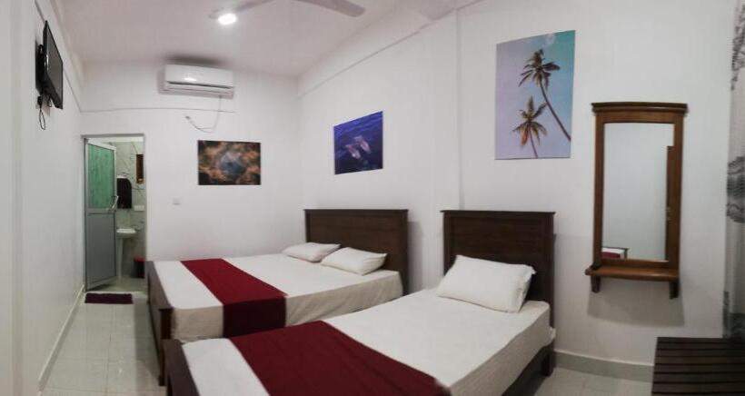 スタンダードトリプルルームの外観-バスルーム, Dive Beach Palace