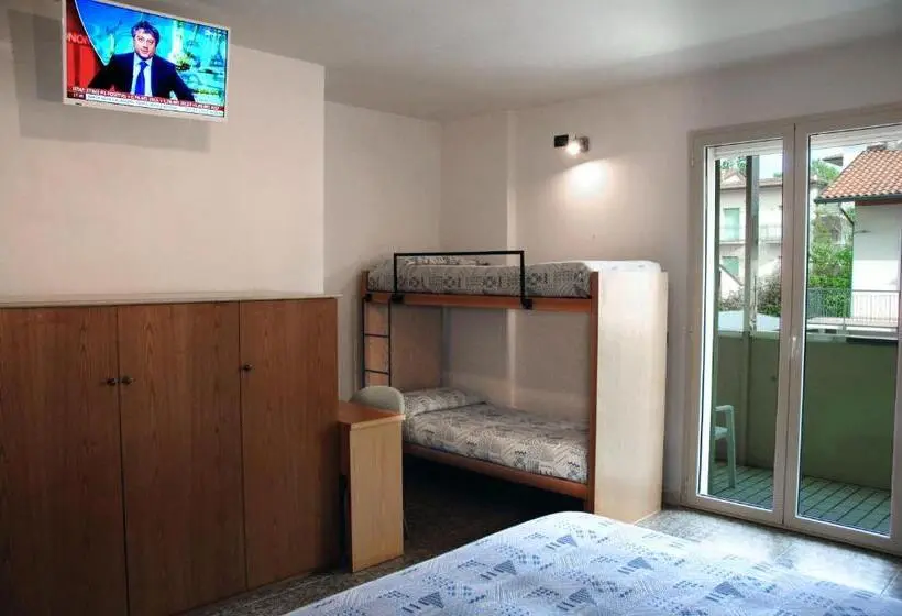 Pokój Rodzinny, Marbella