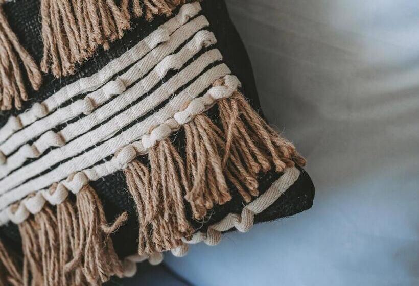 스위트 킹사이즈 침대, Legends Beachfront Resort