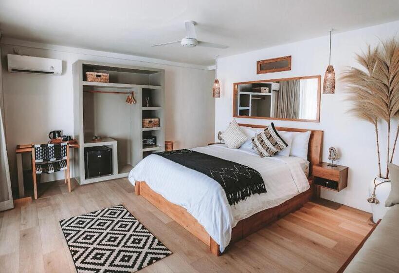 스위트 킹사이즈 침대, Legends Beachfront Resort