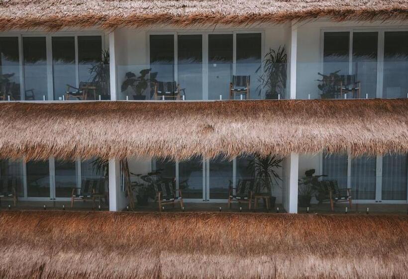 스위트 킹사이즈 침대, Legends Beachfront Resort