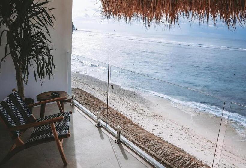 스위트 킹사이즈 침대, Legends Beachfront Resort