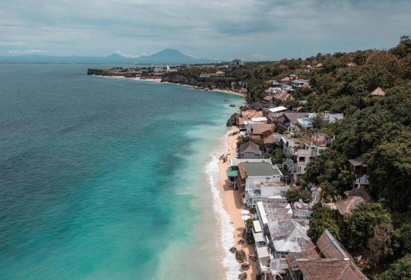 스위트 킹사이즈 침대, Legends Beachfront Resort