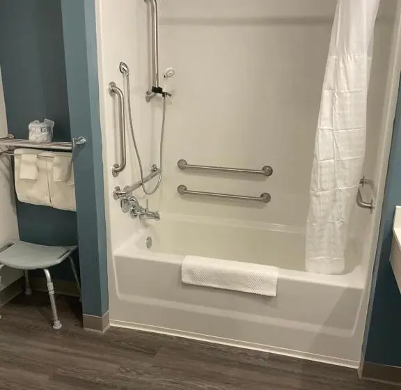 身障者適用クイーンサイズベッドルーム, Woodspring Suites Smyrnala Vergne