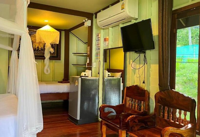 스탠다드 트리플 룸 풀장 전망, Koh Yao Seaview Bungalow